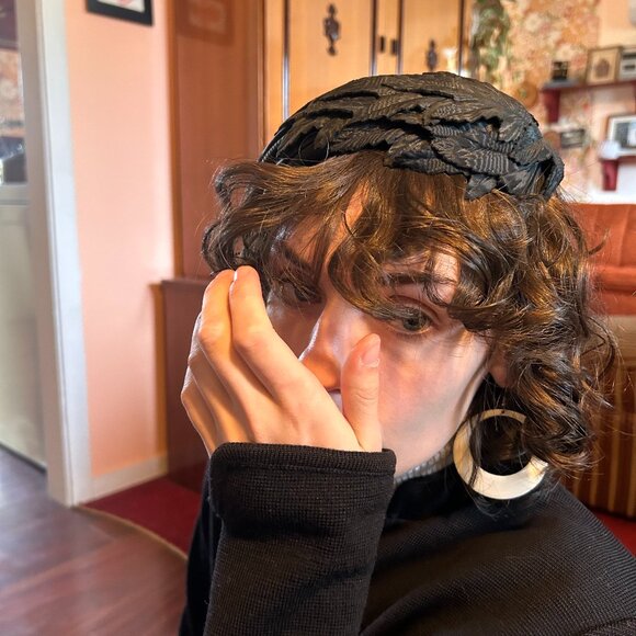 1950s Mad Men style black leaf fascinator hat! - Picture 2 of 13